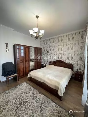 4-комнатная квартира, этаж 9 из 18, 167 м²