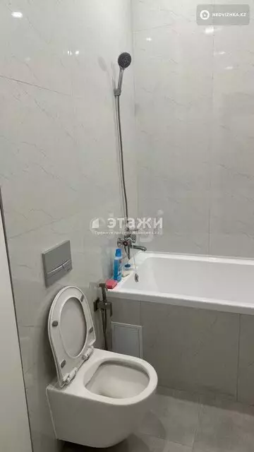 2-комнатная квартира, этаж 9 из 17, 38 м²