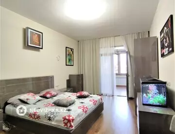 295 м², 5-комнатная квартира, этаж 4 из 5, 295 м², изображение - 1