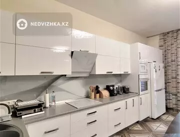 5-комнатная квартира, этаж 4 из 5, 295 м²