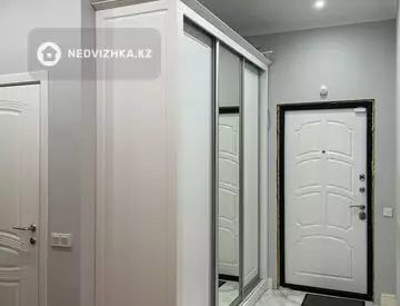 3-комнатная квартира, этаж 4 из 12, 90 м², на длительный срок