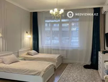 3-комнатная квартира, этаж 4 из 12, 90 м², на длительный срок