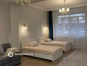 3-комнатная квартира, этаж 4 из 12, 90 м², на длительный срок