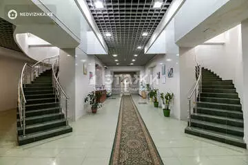 3-комнатная квартира, этаж 18 из 33, 102 м²
