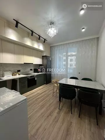 4-комнатная квартира, этаж 2 из 17, 127 м²