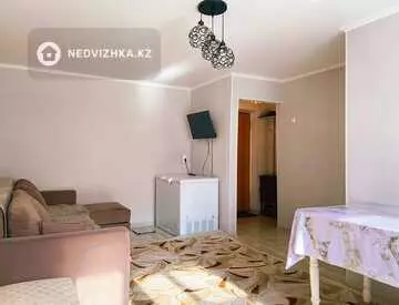 2-комнатная квартира, этаж 3 из 5, 42 м²