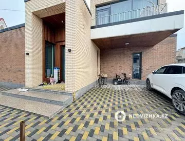 7-комнатный дом, 8 соток, 400 м²