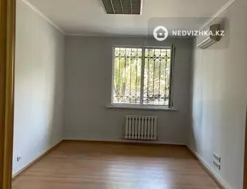 4-комнатная квартира, этаж 1 из 15, 136 м²