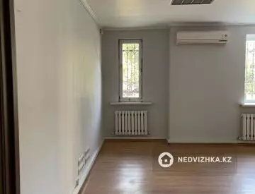 4-комнатная квартира, этаж 1 из 15, 136 м²