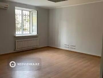 4-комнатная квартира, этаж 1 из 15, 136 м²