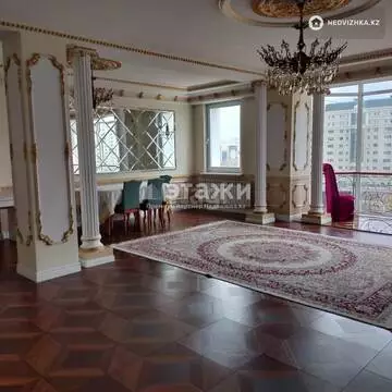 5-комнатная квартира, этаж 8 из 13, 220 м²