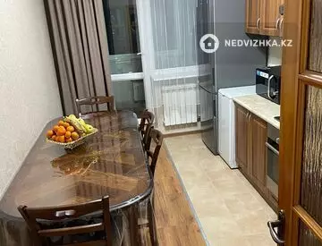 2-комнатная квартира, этаж 4 из 5, 53 м²