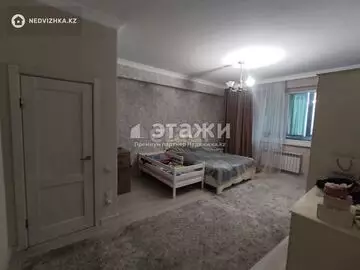 4-комнатная квартира, этаж 3 из 18, 142 м²