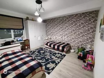 4-комнатная квартира, этаж 3 из 18, 142 м²