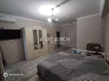 4-комнатная квартира, этаж 3 из 18, 142 м²