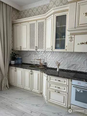 3-комнатная квартира, этаж 3 из 13, 80 м²