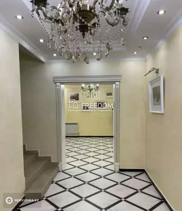 3-комнатная квартира, этаж 2 из 4, 130 м²