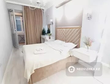 2-комнатная квартира, этаж 2 из 12, 52 м², посуточно