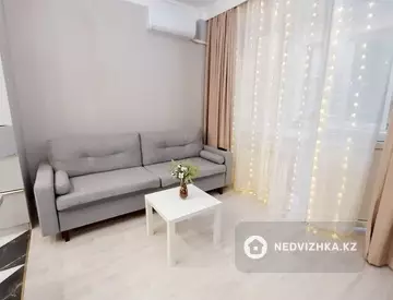 2-комнатная квартира, этаж 2 из 12, 52 м², посуточно