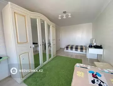 3-комнатная квартира, этаж 8 из 10, 80 м²