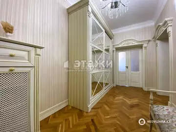 4-комнатная квартира, этаж 9 из 9, 150 м², на длительный срок