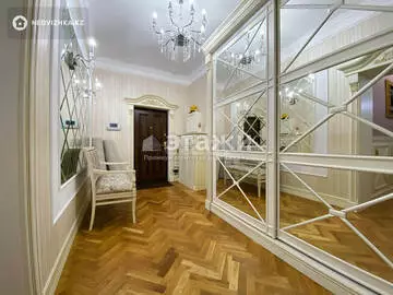 4-комнатная квартира, этаж 9 из 9, 150 м², на длительный срок