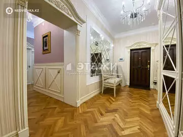 4-комнатная квартира, этаж 9 из 9, 150 м², на длительный срок