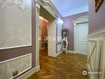 4-комнатная квартира, этаж 9 из 9, 150 м², на длительный срок