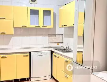 3-комнатная квартира, этаж 4 из 5, 70 м²