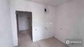 1-комнатная квартира, этаж 10 из 12, 42 м²