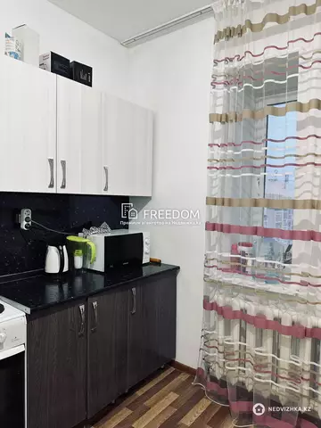 1-комнатная квартира, этаж 10 из 10, 36 м²