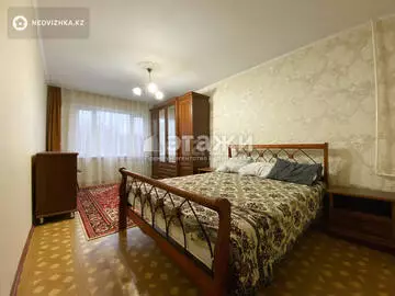 3-комнатная квартира, этаж 4 из 5, 70 м², на длительный срок