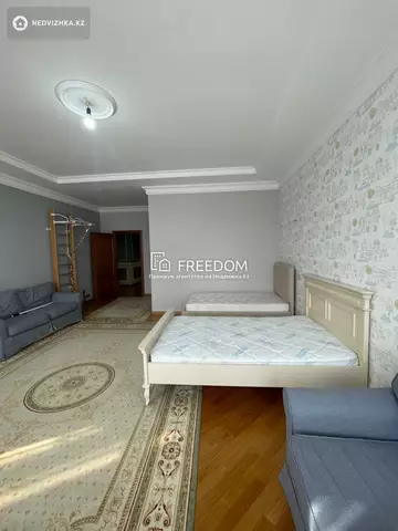 6-комнатная квартира, этаж 3 из 4, 330 м²