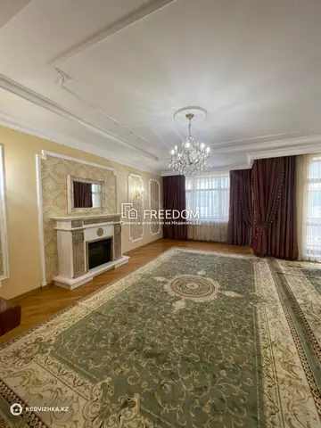 6-комнатная квартира, этаж 3 из 4, 330 м²