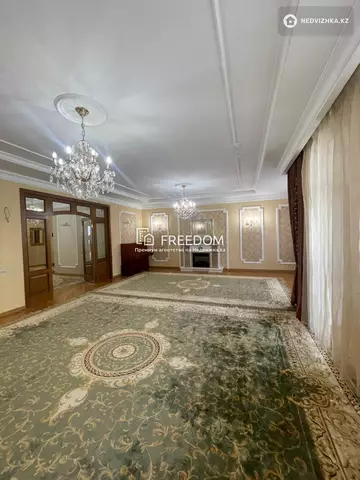 6-комнатная квартира, этаж 3 из 4, 330 м²