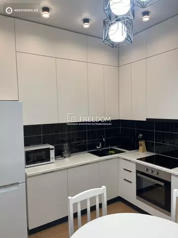 1-комнатная квартира, этаж 8 из 12, 39 м²