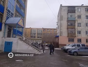 3-комнатная квартира, этаж 1 из 5, 60 м²
