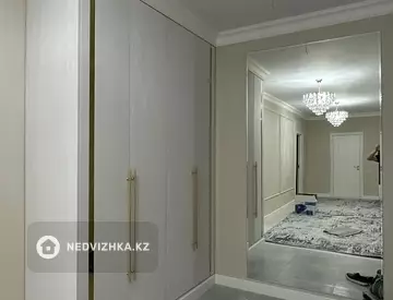 3-комнатная квартира, этаж 1 из 13, 100 м², на длительный срок