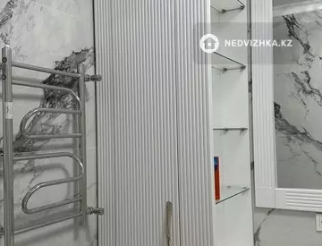 3-комнатная квартира, этаж 1 из 13, 100 м², на длительный срок