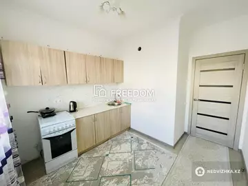 1-комнатная квартира, этаж 3 из 9, 33 м²