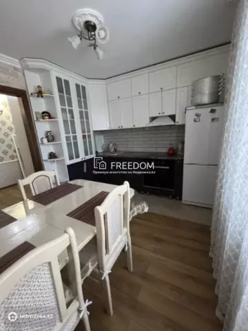 2-комнатная квартира, этаж 9 из 10, 60 м²