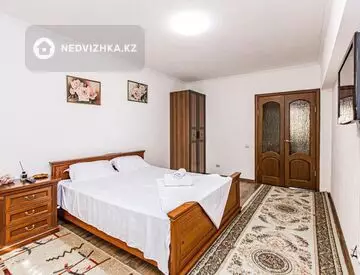 2-комнатная квартира, этаж 4 из 5, 42 м², посуточно