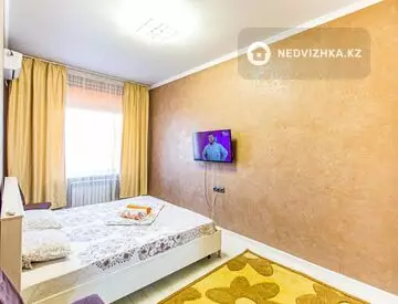 2-комнатная квартира, этаж 3 из 3, 43 м², посуточно