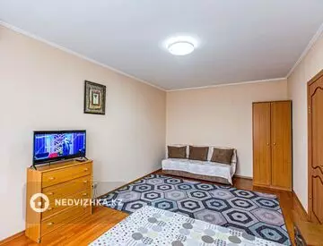 1-комнатная квартира, этаж 4 из 4, 38 м², посуточно