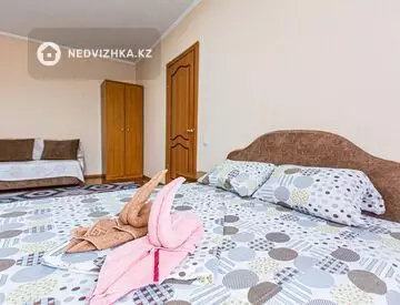 1-комнатная квартира, этаж 4 из 4, 38 м², посуточно