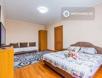 1-комнатная квартира, этаж 4 из 4, 38 м², посуточно