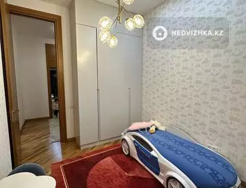 4-комнатная квартира, этаж 4 из 8, 141 м²