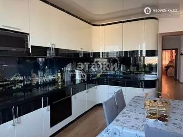 4-комнатная квартира, этаж 9 из 10, 139 м²