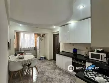 4-комнатная квартира, этаж 3 из 5, 82 м²