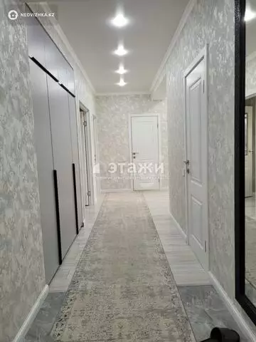 3-комнатная квартира, этаж 4 из 10, 100 м²